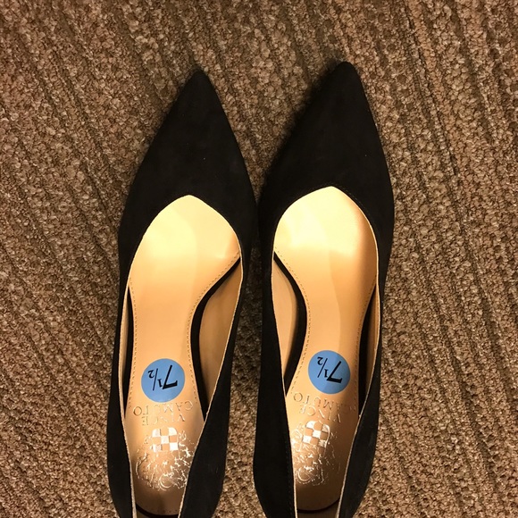Vince Camuto black suede pumps 7 1/2 - Picture 3 of 5